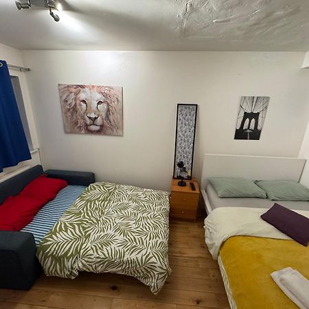 Cozy Rooms Near Central London Exterior photo
