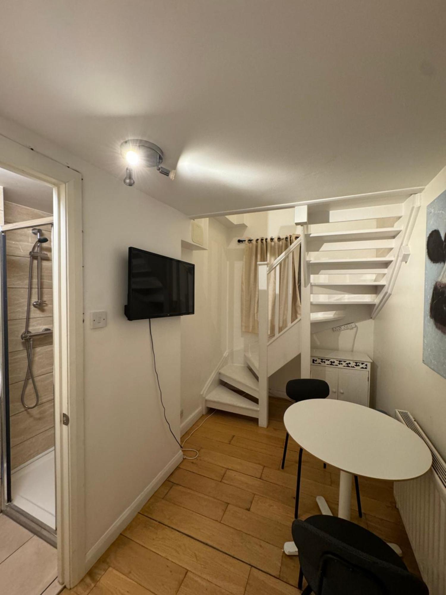 Cozy Rooms Near Central London Exterior photo