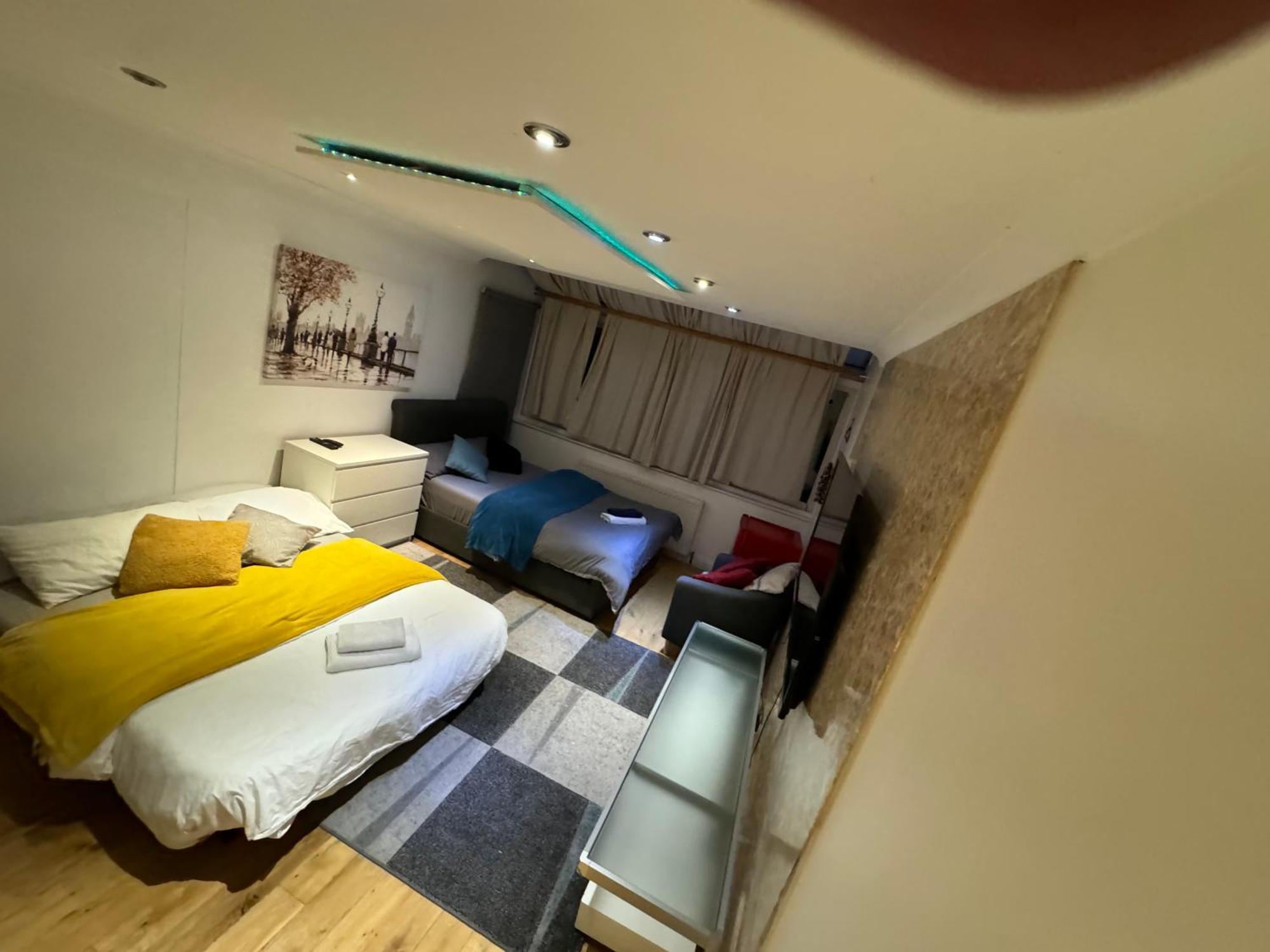 Cozy Rooms Near Central London Exterior photo