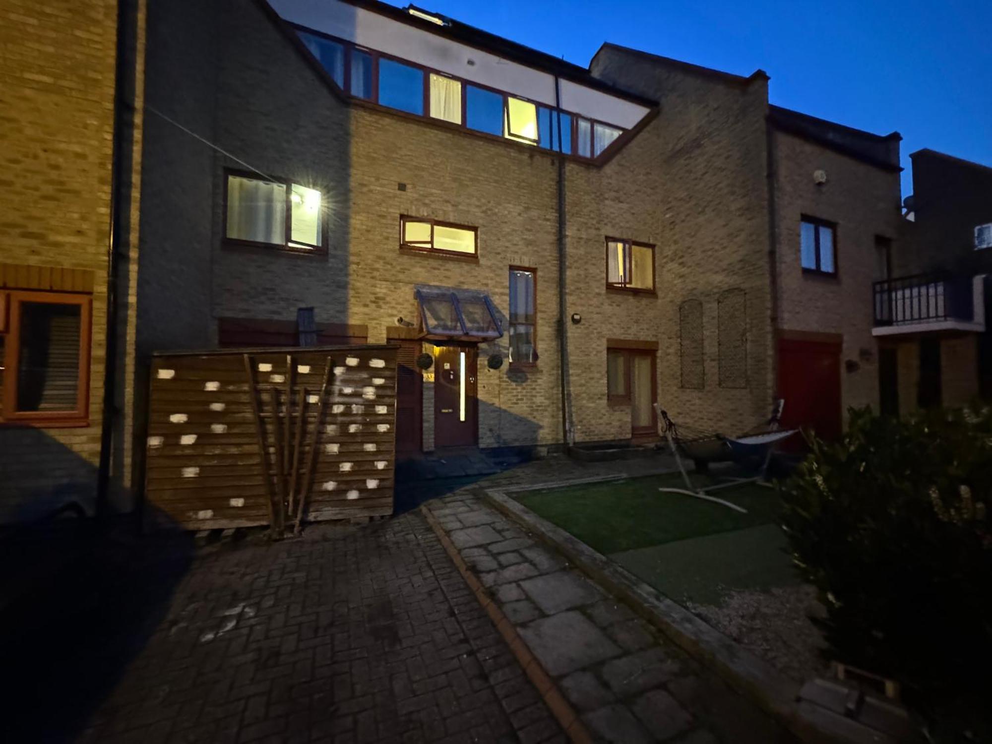 Cozy Rooms Near Central London Exterior photo