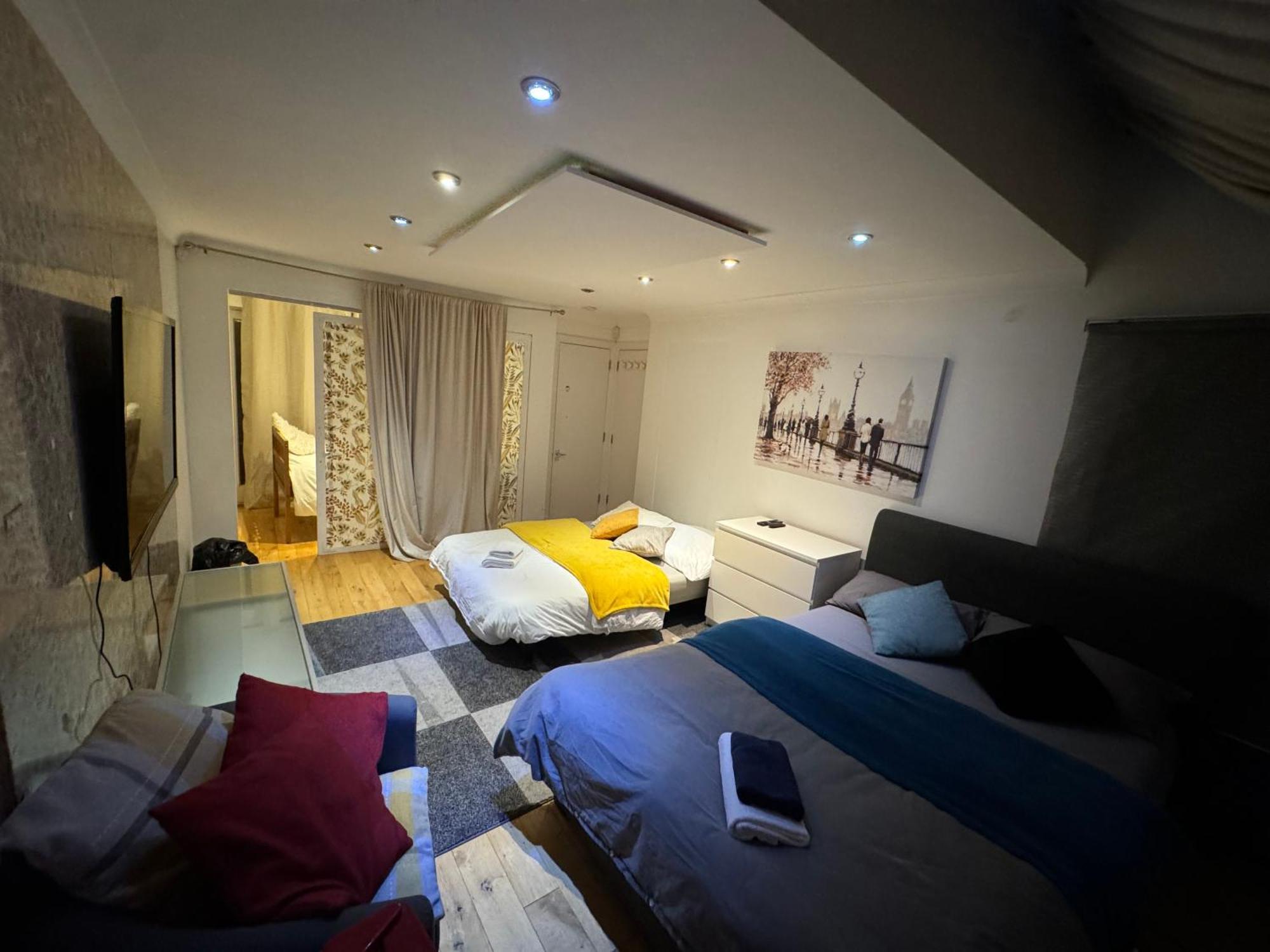 Cozy Rooms Near Central London Exterior photo