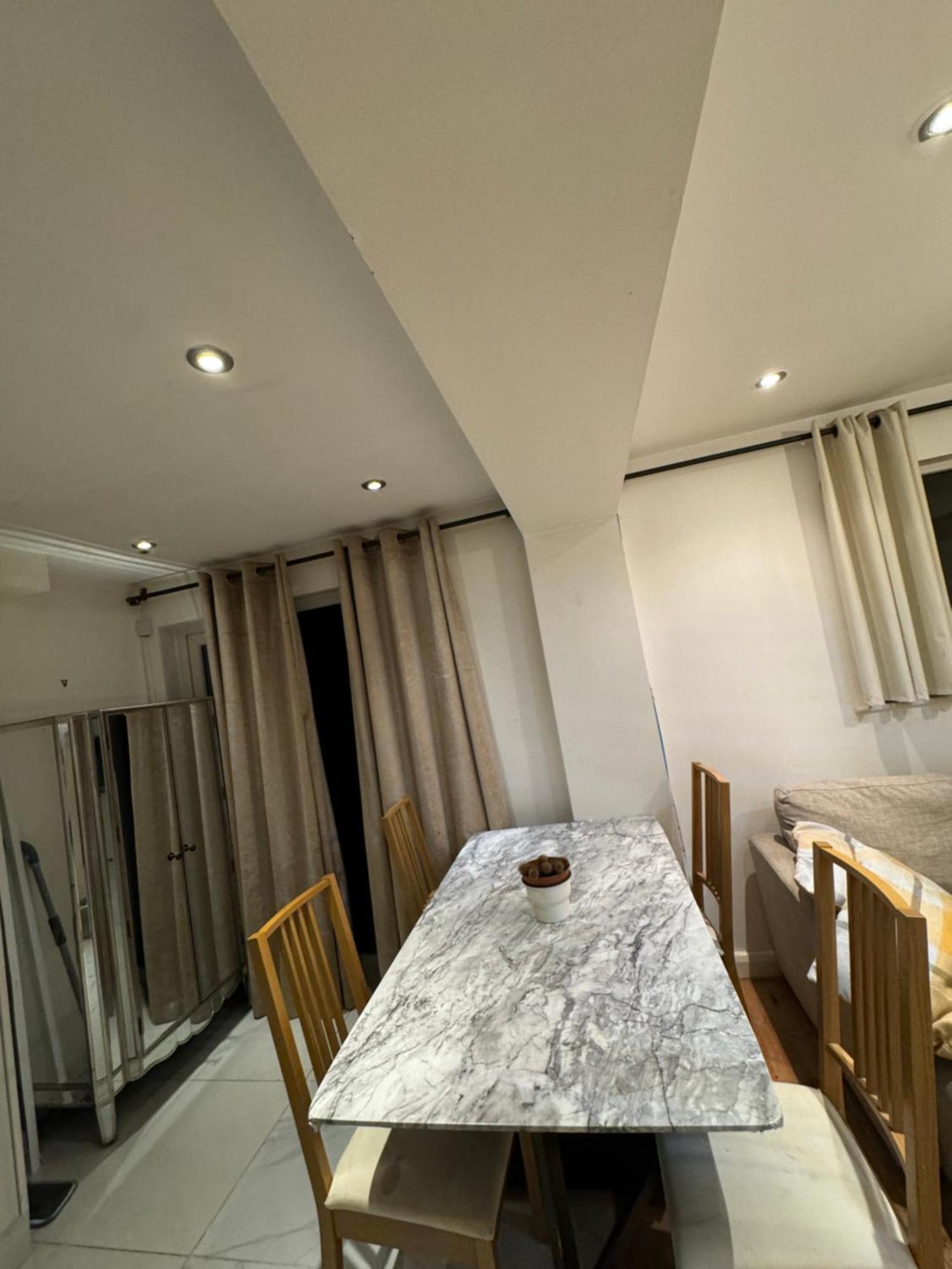 Cozy Rooms Near Central London Exterior photo