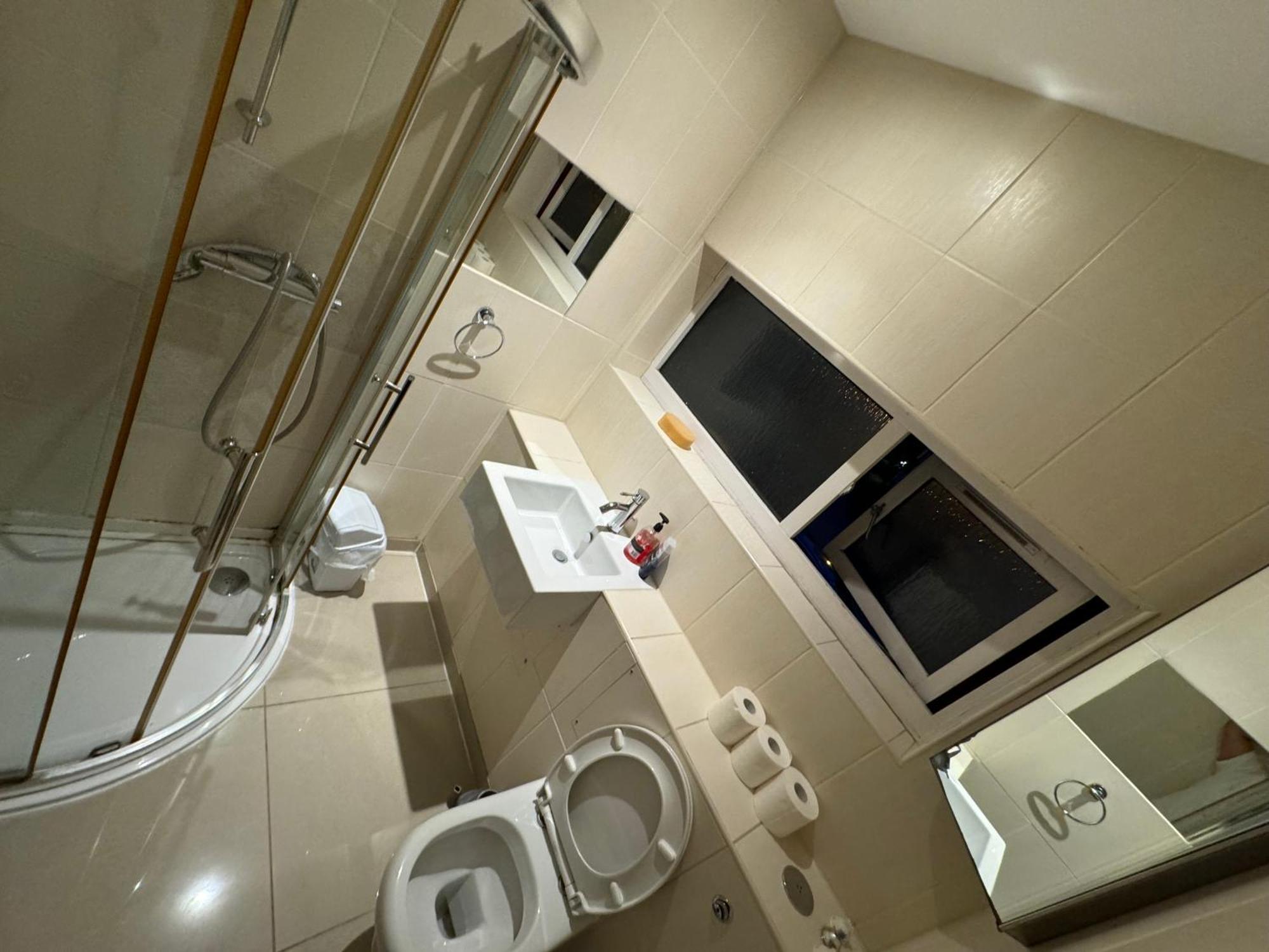 Cozy Rooms Near Central London Exterior photo