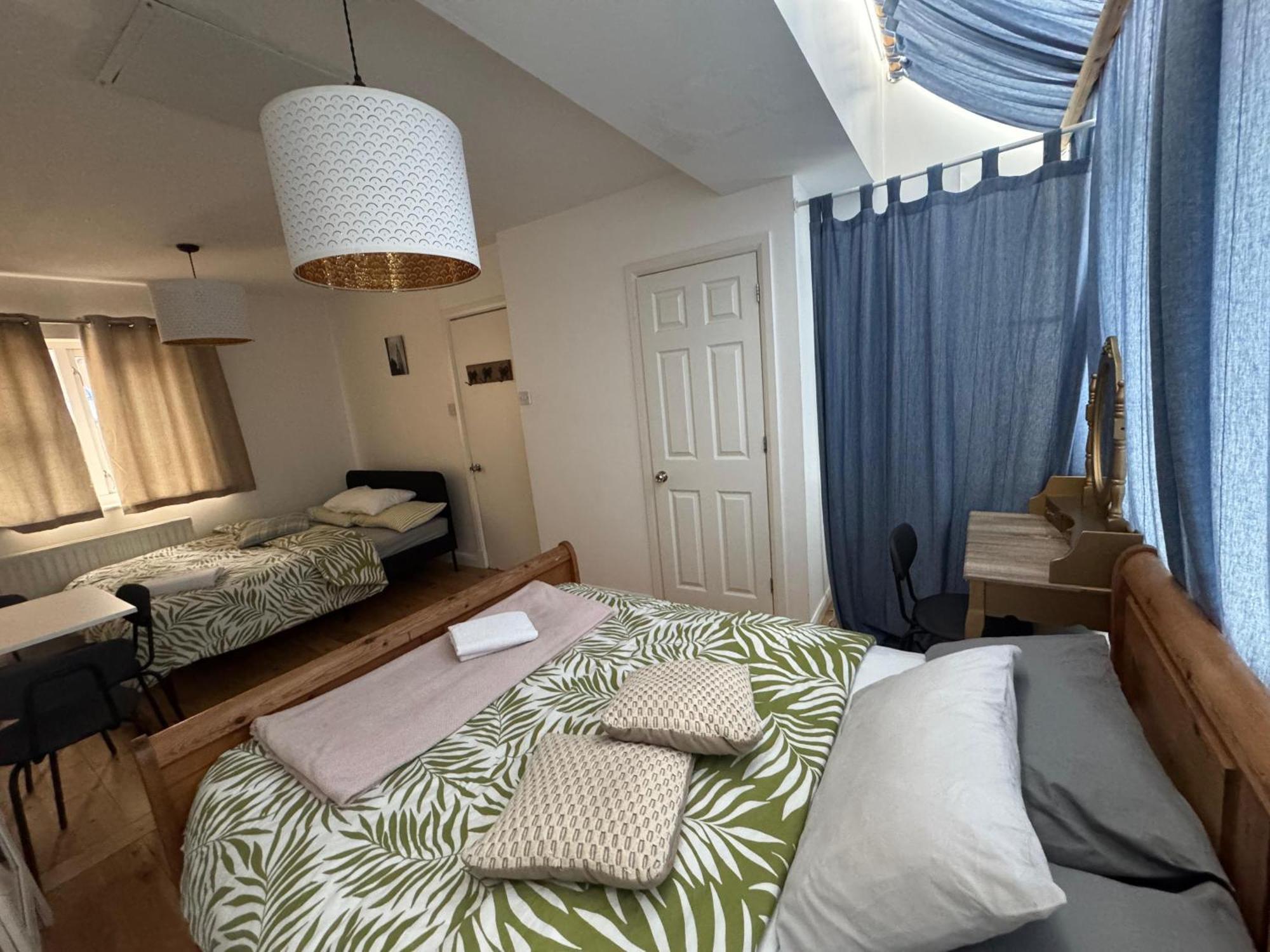 Cozy Rooms Near Central London Exterior photo